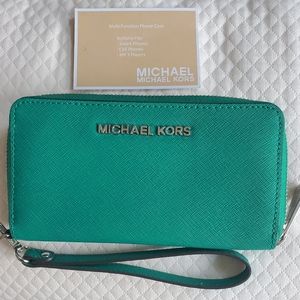 Beautiful Michael Kors saffiano wallet